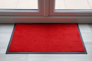 Scarlet Red Throw Down Matting 9cm 85 cm x 60 cm